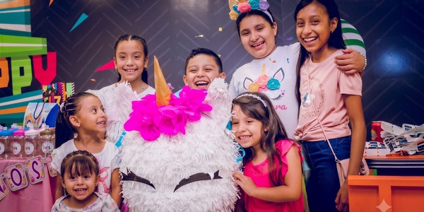 Qué es una piñata: guía completa y origen de la tradición